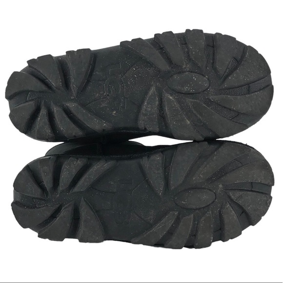 UGG Essential Short Boot Black Leather Natural Wool Lining Winter Boot Size 5 - Picture 5 of 6